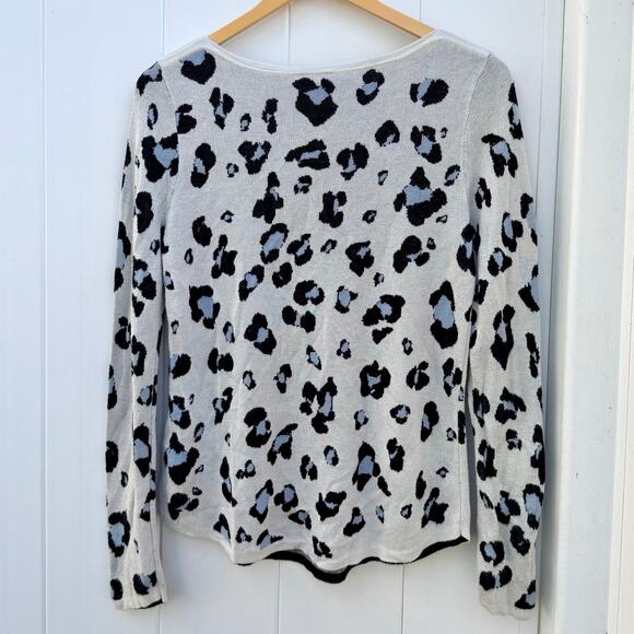 Chico’s Leopard Animal Print Soft Blue Cream Black Knit Pullover Sweater Size 0 - Picture 4 of 7
